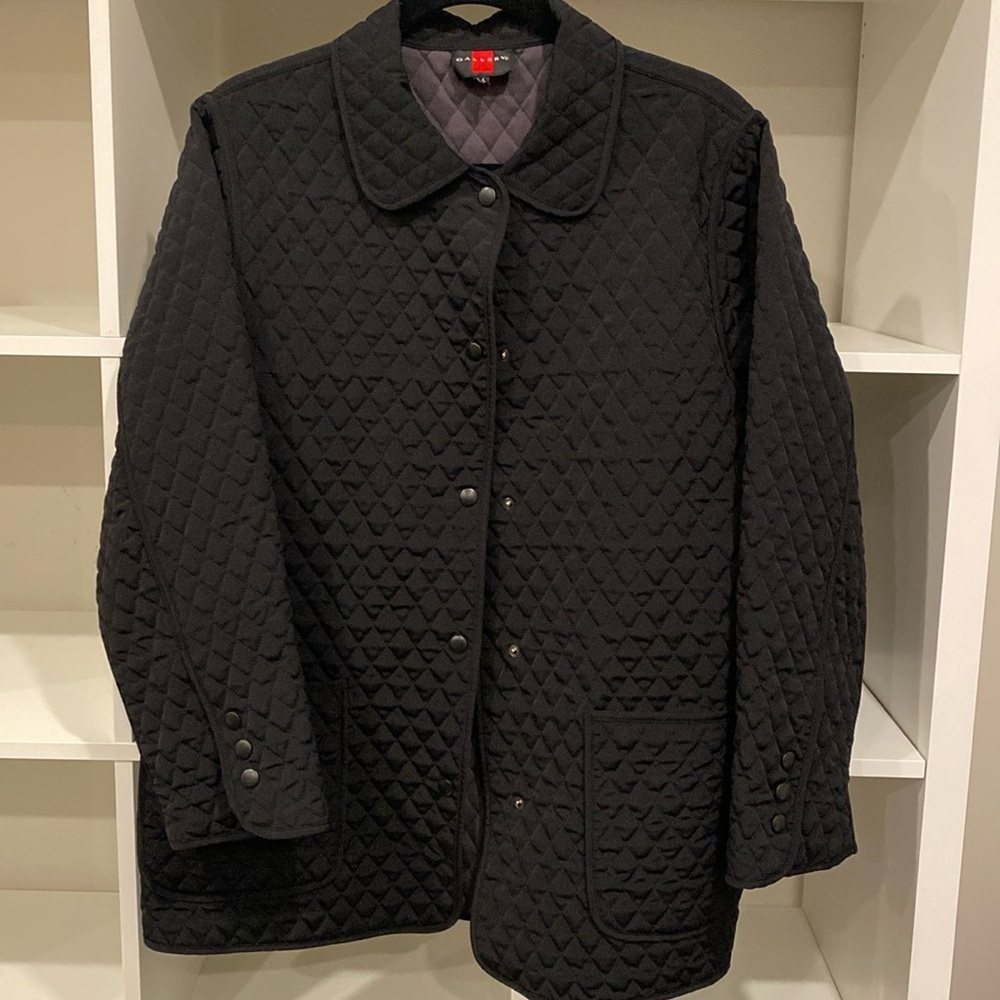 Excellent condition: Gallery women’s mid-weight quilted jacket, size M